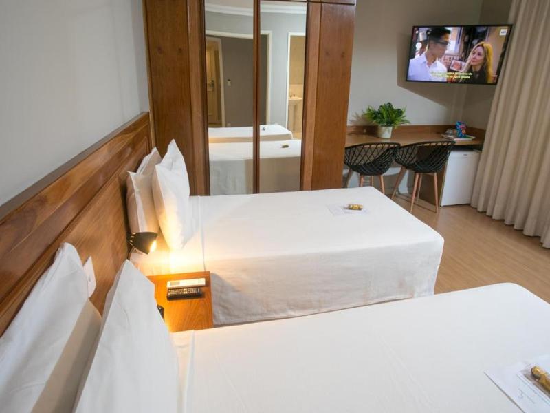 Regency Park Hotel Quarto Triplo com Varanda